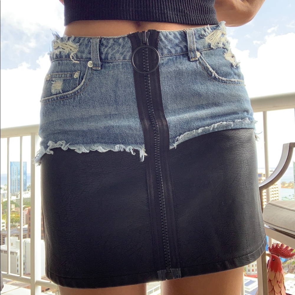 Denim/ Leather zip up skirt 🥶🖤